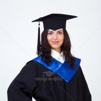 Академические мантии с синим воротом для выпускников
